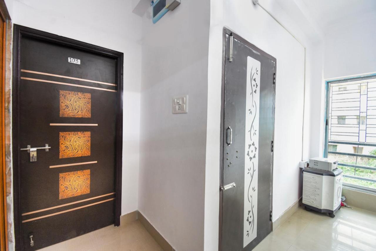 Oyo Flagship Mishika Homes Calcutta Extérieur photo
